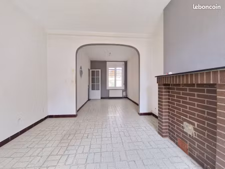 une maison de ville mitoyenne de 77 9 m²