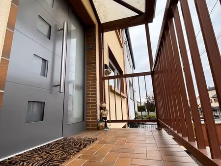 a visiter belle maison soignée quartier calme avec garage et beau jardin