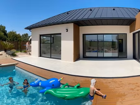 maison en impasse bord mer piscine