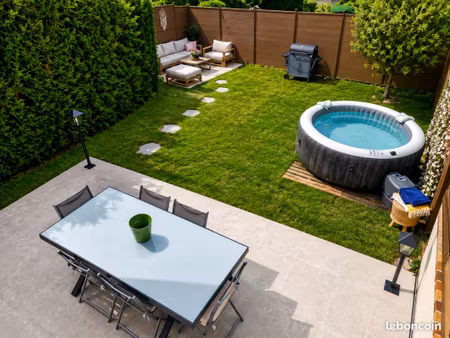 maison indépendante avec jardin en centre ville et 4 chambres 