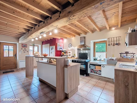 maison 10 pièces 275 m²