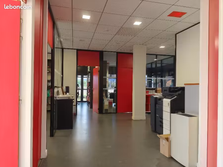 local bureaux 133 m²