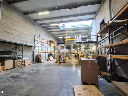 local bureaux 1 961 m²