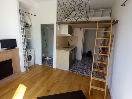 location meublé 18m² + 3 m² mezzanine - proximité mermoz/rockefeller/fac médecine