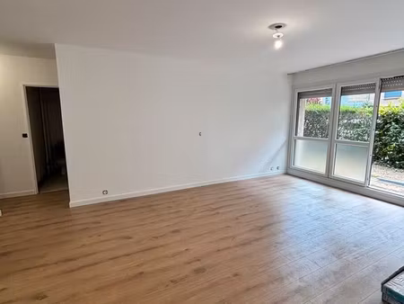 t3 de 74 m² entièrement rénové avec jardin privatif et cave – henriville – amiens