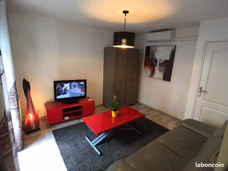 jolie t2 au calme au 2éme étage d'une maison