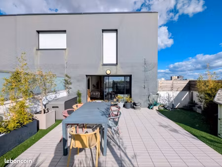 duplex avec terrasse en dernier étage  proche gare sud