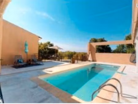 villa de 146 m2 sur terrain avec piscine