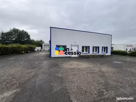 local d'activité 842 m²