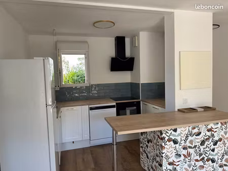 t2 47m2 avec jardinier à louer
