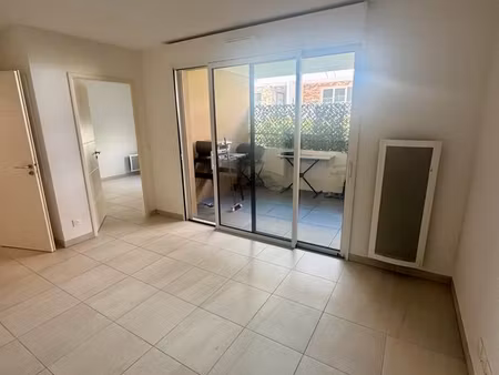 a saisir - appartement 2 pieces 37m2 avec place de parking - 785 charges comprises
