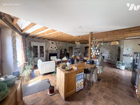 maison 9 pièces 375 m²