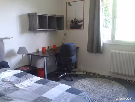 loue chambre + salle de bains pour étudiante