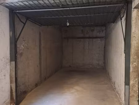 garage fermé - 14 m² - libre