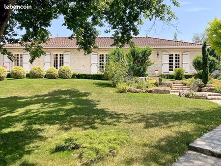 villa 10 pièces 265 m²