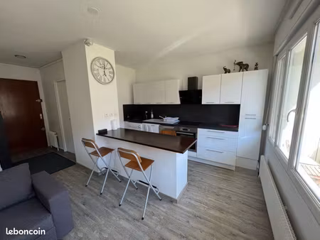 appartement meublée 1 pièce 39m2 + balcon 8m2 + cave + parking privé + climatisé