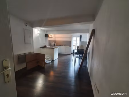 appartement t2 meublé 42 m² – hyper centre de saint-maximin-la-sainte-baume
