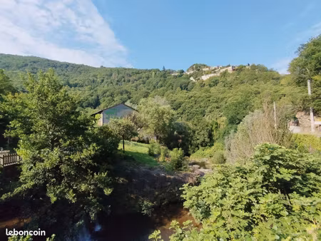 ensemble immobilier en pierres