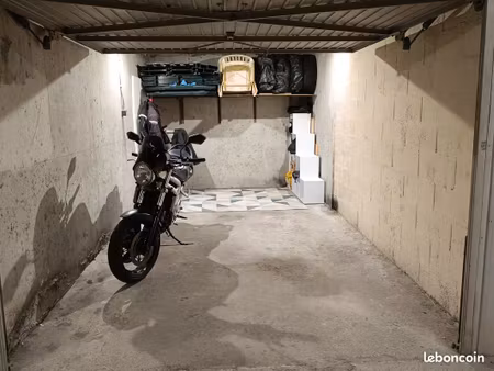 garage moto securise