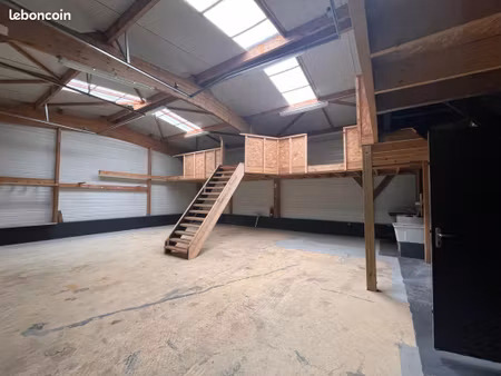 local 150 m² locmaria-grand-champ