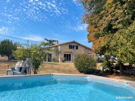 maison en pierre rénovée avec charme  vue exceptionnelle sur le vignoble de lussac st emil
