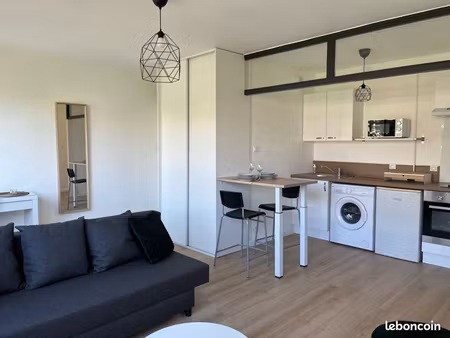 clermont ferrand studio meublé de 30 m2 + parking