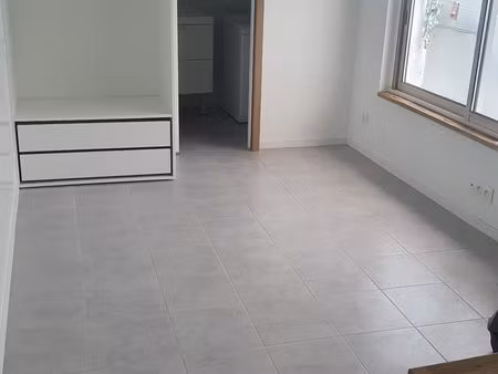 studio 1er étage face au lycée barthou