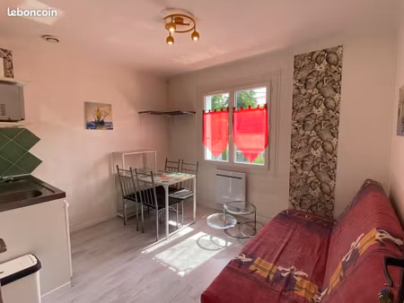 la roche sur yon diff. t1 et t2 meublés (neufs) + terrasse +parking + branchm. màl et tv