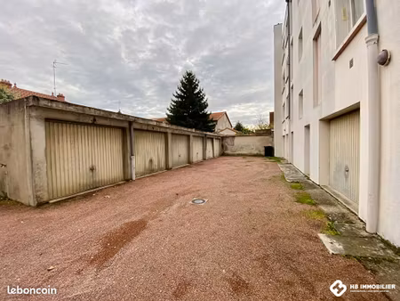 parking/box 15 m² roanne