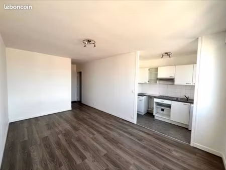 studio 1 pièce 30 m²