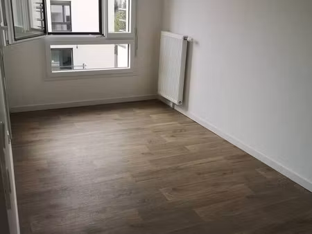 appartement t3 récent avec 2 terrasses et parking sécurisé – aubervilliers