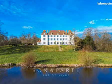 chateau 20 pièces 840 m²
