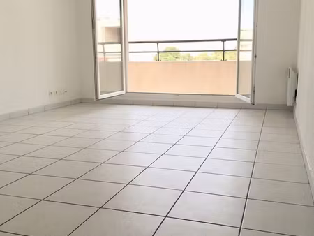 appt t2 avec terrasse + parking (grand m)