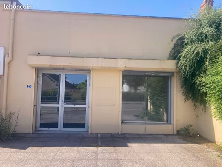 local commercial 75 m² pont-sainte-marie