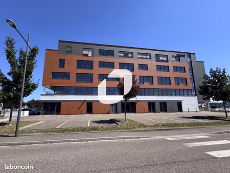 bureaux 845 m²