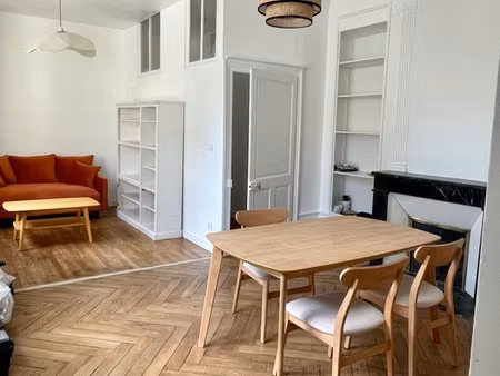 bel appartement rénové t3 – 70m² – saumur centre – parking privé