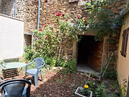 location maison de village