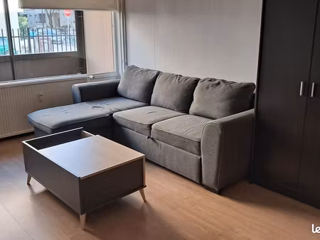 location de studio lyon 8e - 26m² habitable + véranda privative de 3m²