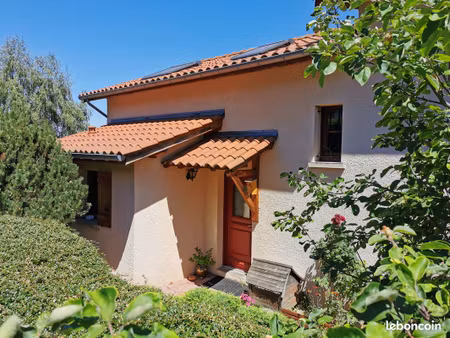 maison 6 pièces 155 m². planfoy 42660