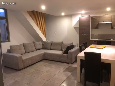 à louer une maison de ville de 80m2 yenne centre