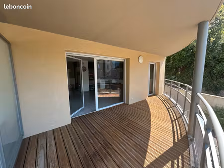 appartement récent avec parking garage terrasses