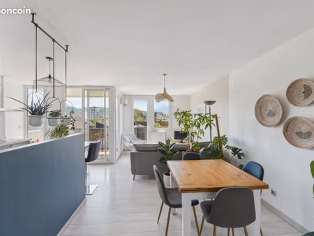 appartement 70m2 luminuex  sans vis a vis et avec balcon