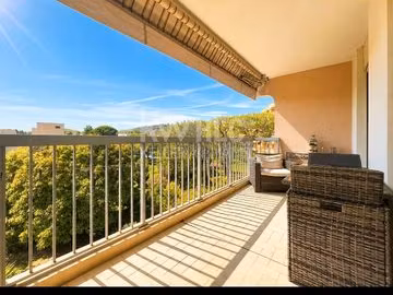 t4 78m2- golfe juan - quartier résidentiel proche plage