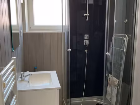 joli t2 genlis avec stationnement privé
