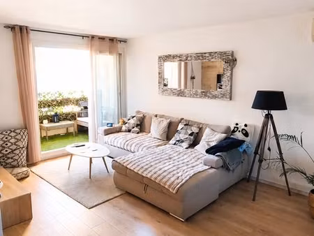 t4 de 90 m² avec terrasse + 2 places de parking privatives – hyères ouest