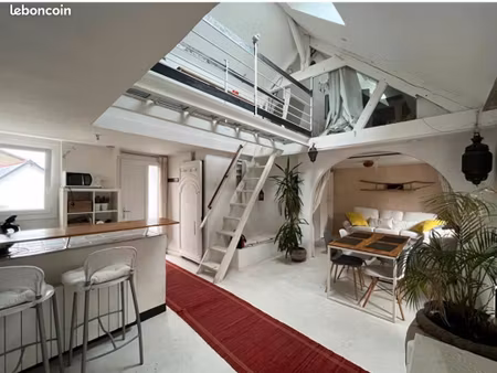 loft / duplex t3 meublé de caractère – hyper-centre d’auray