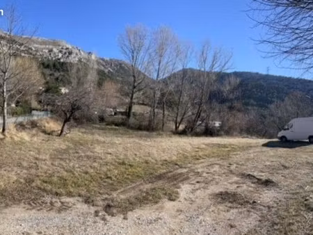terrain 1 332 m² escragnolles