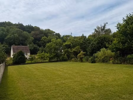 terrain constructible de 660 m² – cadre paisible  libre de constructeur