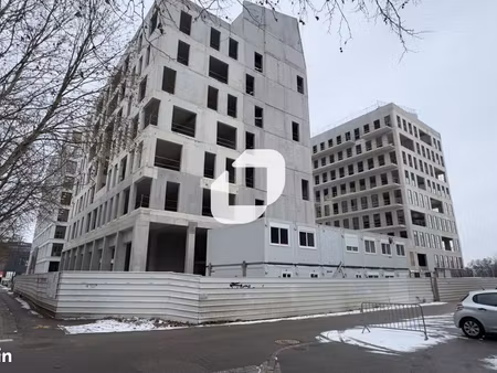 bureau 3 925 m²