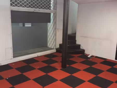 murs de boutique occupés depuis 2018 massy